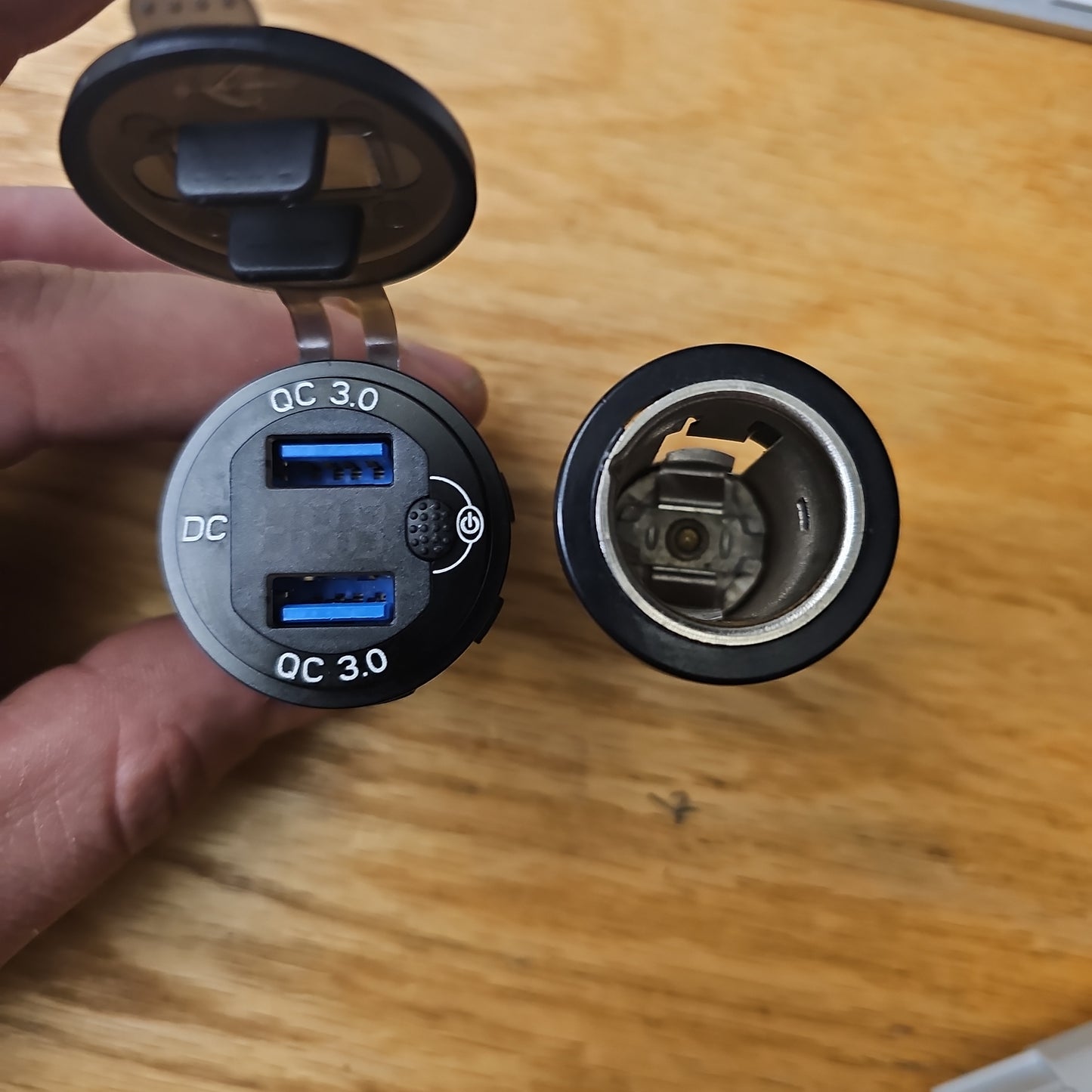 00-06 Sentra USB plug upgrade with battery read out