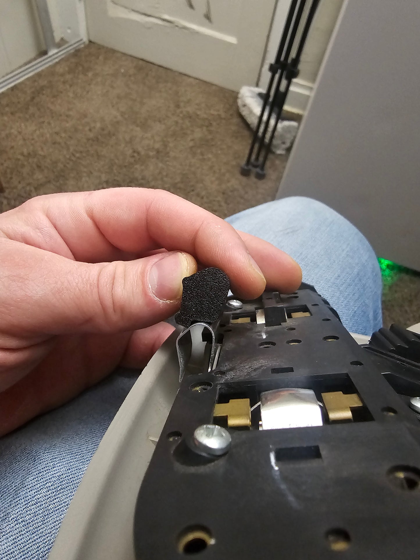 2000-2006 Sentra B15 Sunglass holder anti-rattle kit